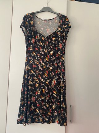 Vestido de verano floral negro