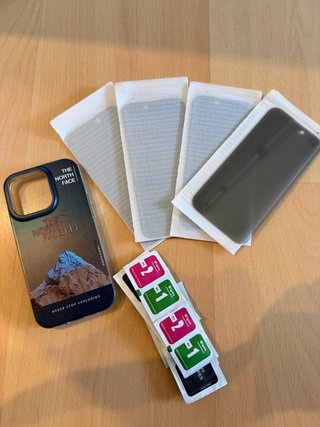 Custodia The North Face per iPhone 14 + 4 Cristalli