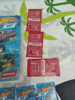 Album hot wheels en la carretera + 12 cartas