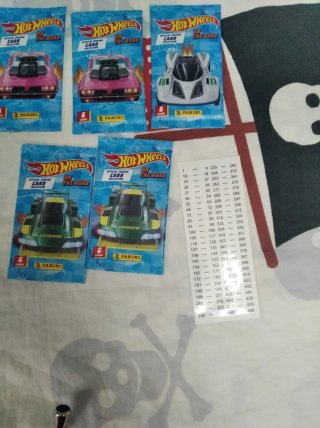 Album hot wheels en la carretera + 12 cartas