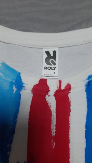 Camiseta ROLY Talla M, pintada a mano.