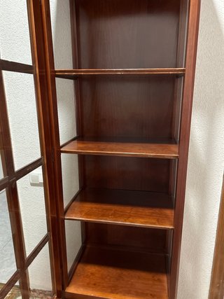 Vitrina de madera con llave original