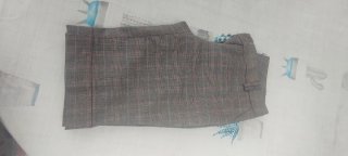 Pantalón vestir corto cuadros gris y beige