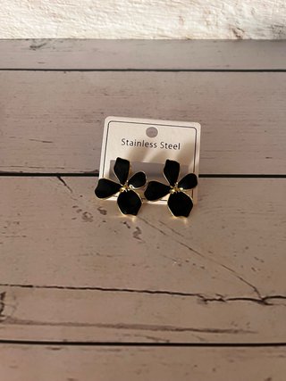Pendientes flor negros y dorados