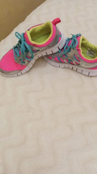 Nike Free Run rosas y plateadas