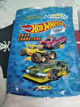 Álbum Hot Wheels En La Carretera + 13 Sobres
