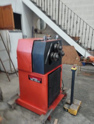 Curvadora Narcesa, con rodillos de redondo de 20..