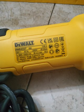 Amoladora Radial DeWalt DWE4257