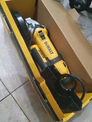 Amoladora Radial DeWalt DWE4257