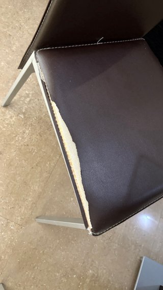 Silla de salón polipiel chocolate.