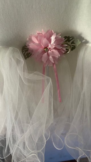 Vestido de verano de niña blanco con flor rosa