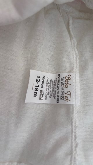 Vestido de verano de niña blanco con flor rosa