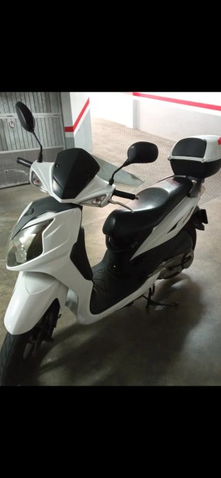 Sym Symphony 125 Scooter Blanca y Negra