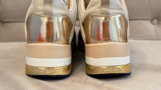 Zapatillas deportivas Guess Beige y Doradas