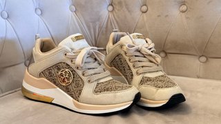 Zapatillas deportivas Guess Beige y Doradas