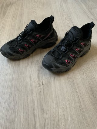 Botas super ligeras negras y rosas