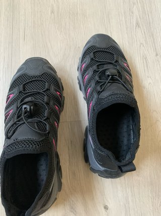 Botas super ligeras negras y rosas