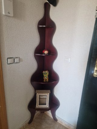 Estantería de esquina decorativa