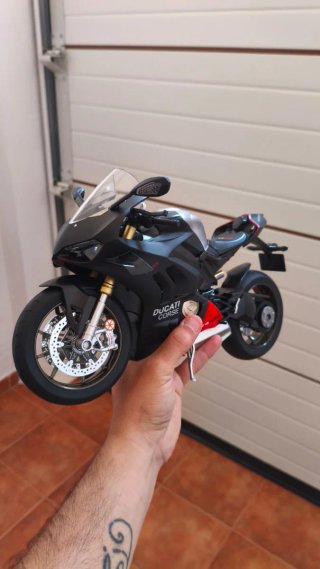 Moto a escala 1/6 Ducati Corse