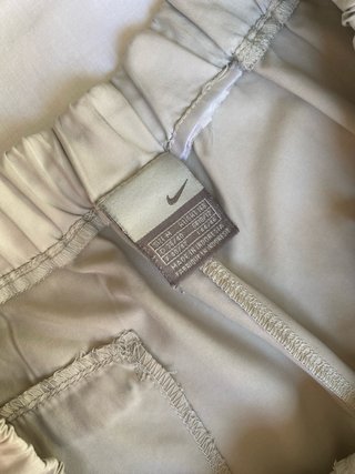 Pantalón corto Nike beige