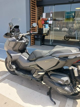 Honda ADV 350 Gris