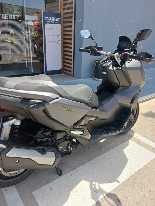 Honda ADV 350 Gris