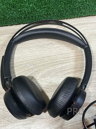 Auriculares Poly Voyager Focus 2