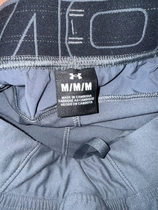 Pantalón Under Armour gris