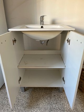 Lavabo y mueble de baño blanco
