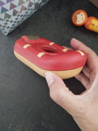 Barco de madera con figura