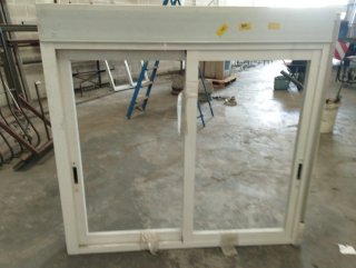 Ventana corredera blanca