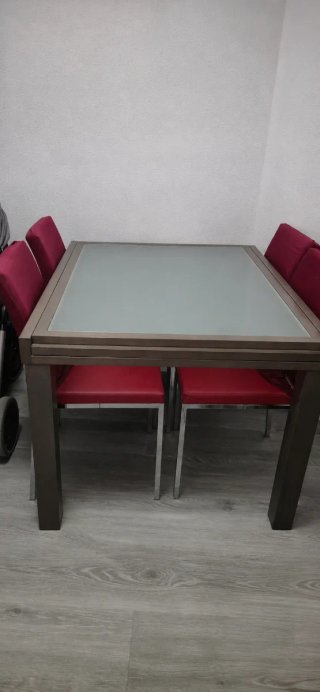 Mueble comedor y mesas
