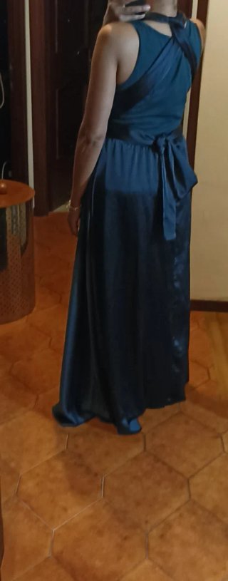 Abito lungo blu senza schiena