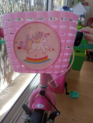 Bicicleta infantil rosa con cesta