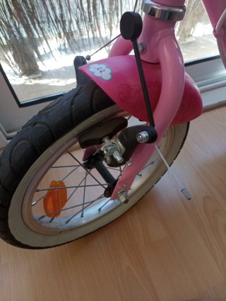 Bicicleta infantil rosa con cesta