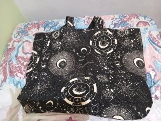 Bolso de playa negro con estampado celestial