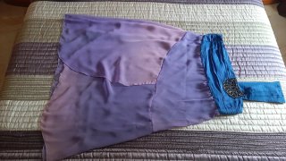 Vestido fiesta morado, azul y rosa.