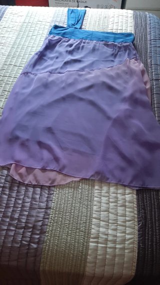 Vestido fiesta morado, azul y rosa.