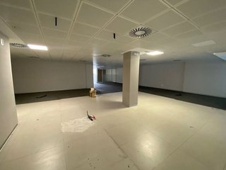Local comercial en alquiler en Polígonos - Recinto Ferial Cortijo de Torres en Málaga