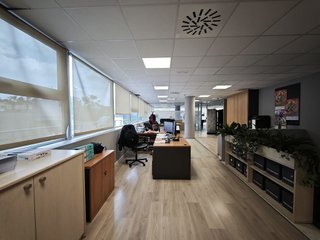 Local comercial en alquiler en Les Planes en Sant Joan Despí