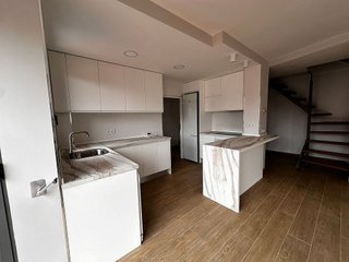 Dúplex en alquiler en San Juan Bautista en Madrid