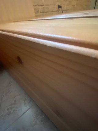 Cama de madera con colchón de regalo.