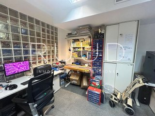 Local comercial en venta en El Camp de l'Arpa del Clot en Barcelona
