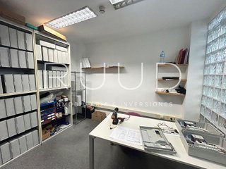 Local comercial en venta en El Camp de l'Arpa del Clot en Barcelona