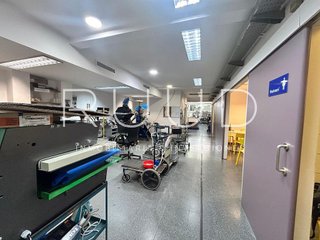 Local comercial en venta en El Camp de l'Arpa del Clot en Barcelona