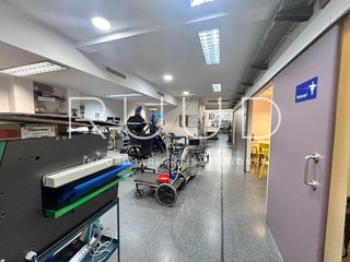 Local comercial en venta en El Camp de l'Arpa del Clot en Barcelona