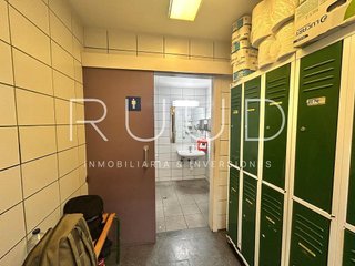 Local comercial en venta en El Camp de l'Arpa del Clot en Barcelona