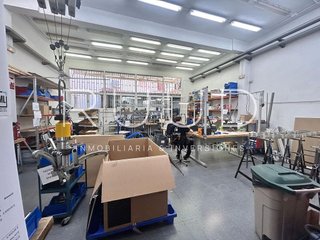 Local comercial en venta en El Camp de l'Arpa del Clot en Barcelona