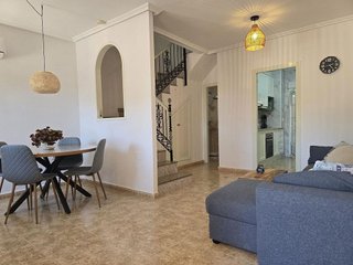 Chalet en venta en  El Acequión - Los Naúfragos en Torrevieja
