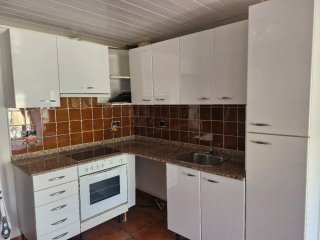 Horno Indesit Blanco y Negro + muebles cocina